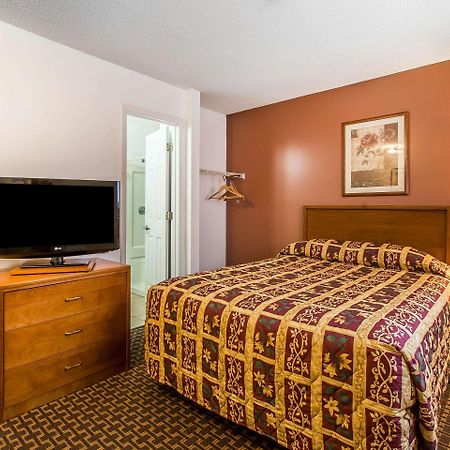 Suburban Studios Abercorn Savannah Luaran gambar
