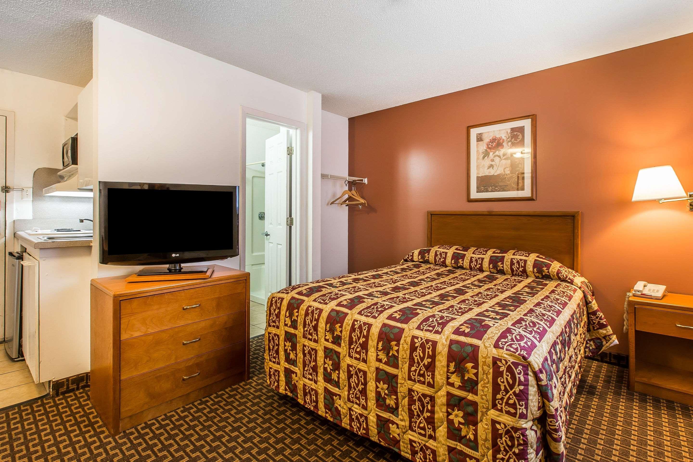 Suburban Studios Abercorn Savannah Luaran gambar