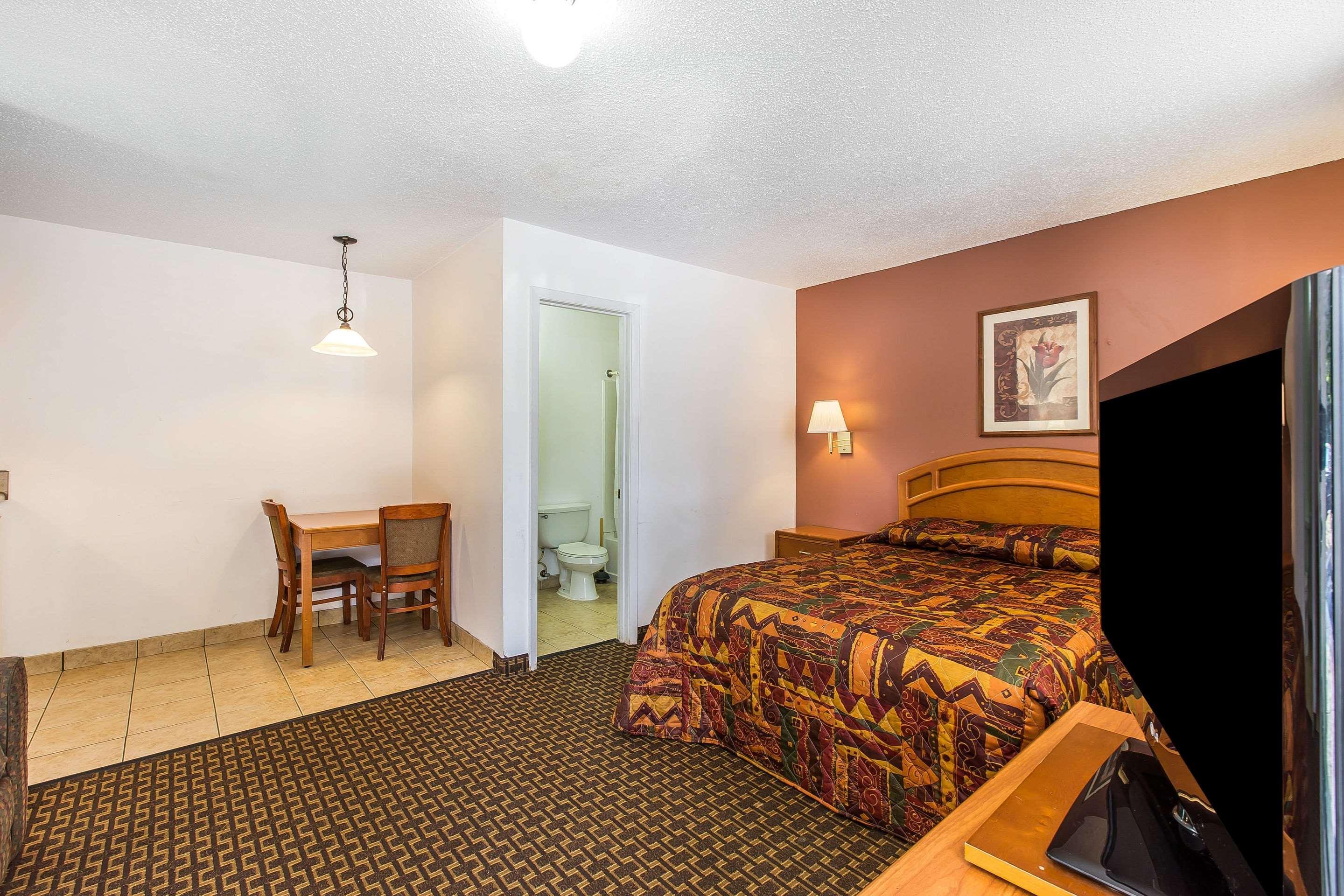 Suburban Studios Abercorn Savannah Luaran gambar