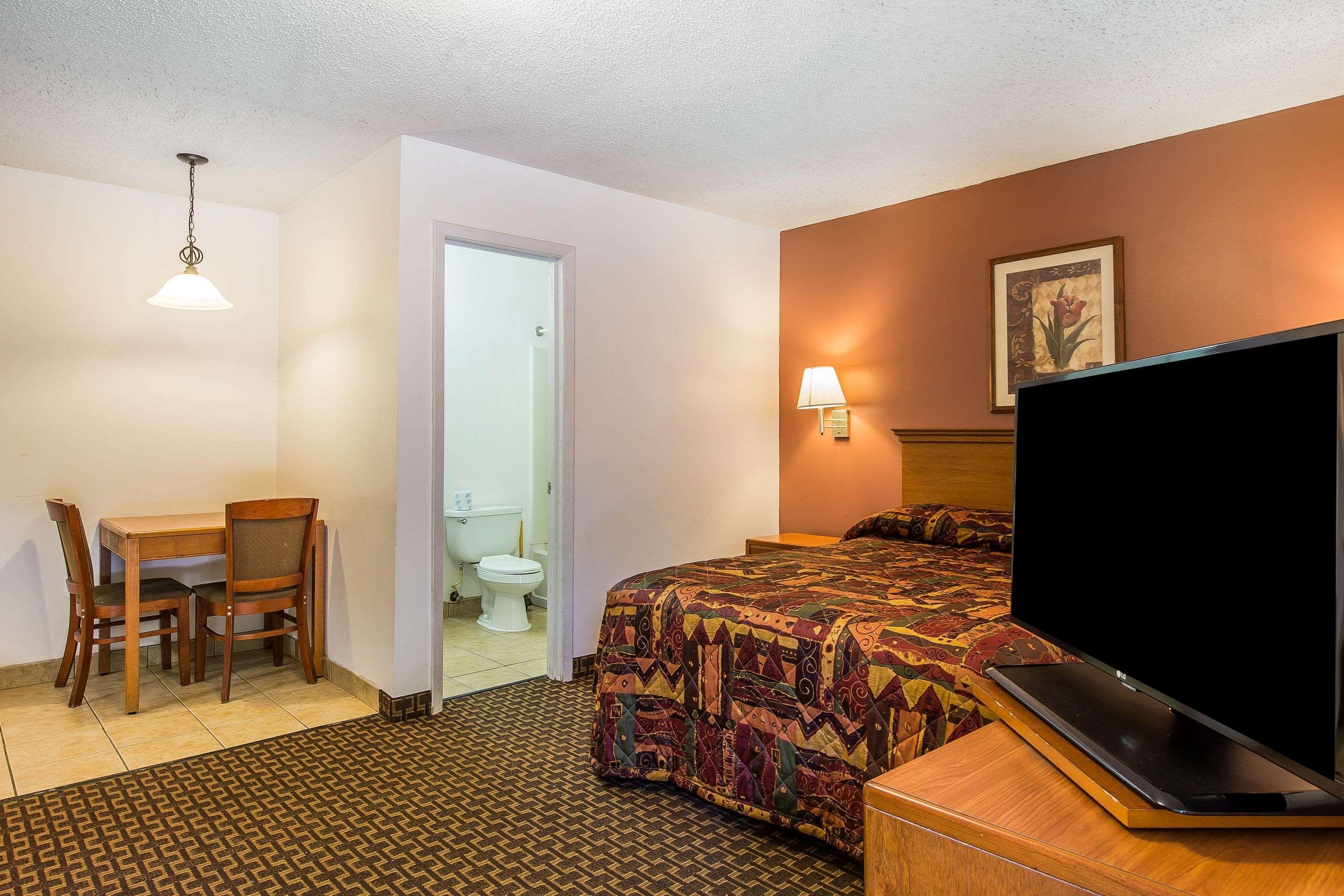 Suburban Studios Abercorn Savannah Luaran gambar