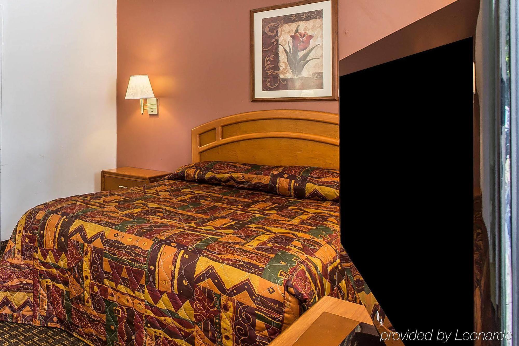 Suburban Studios Abercorn Savannah Luaran gambar