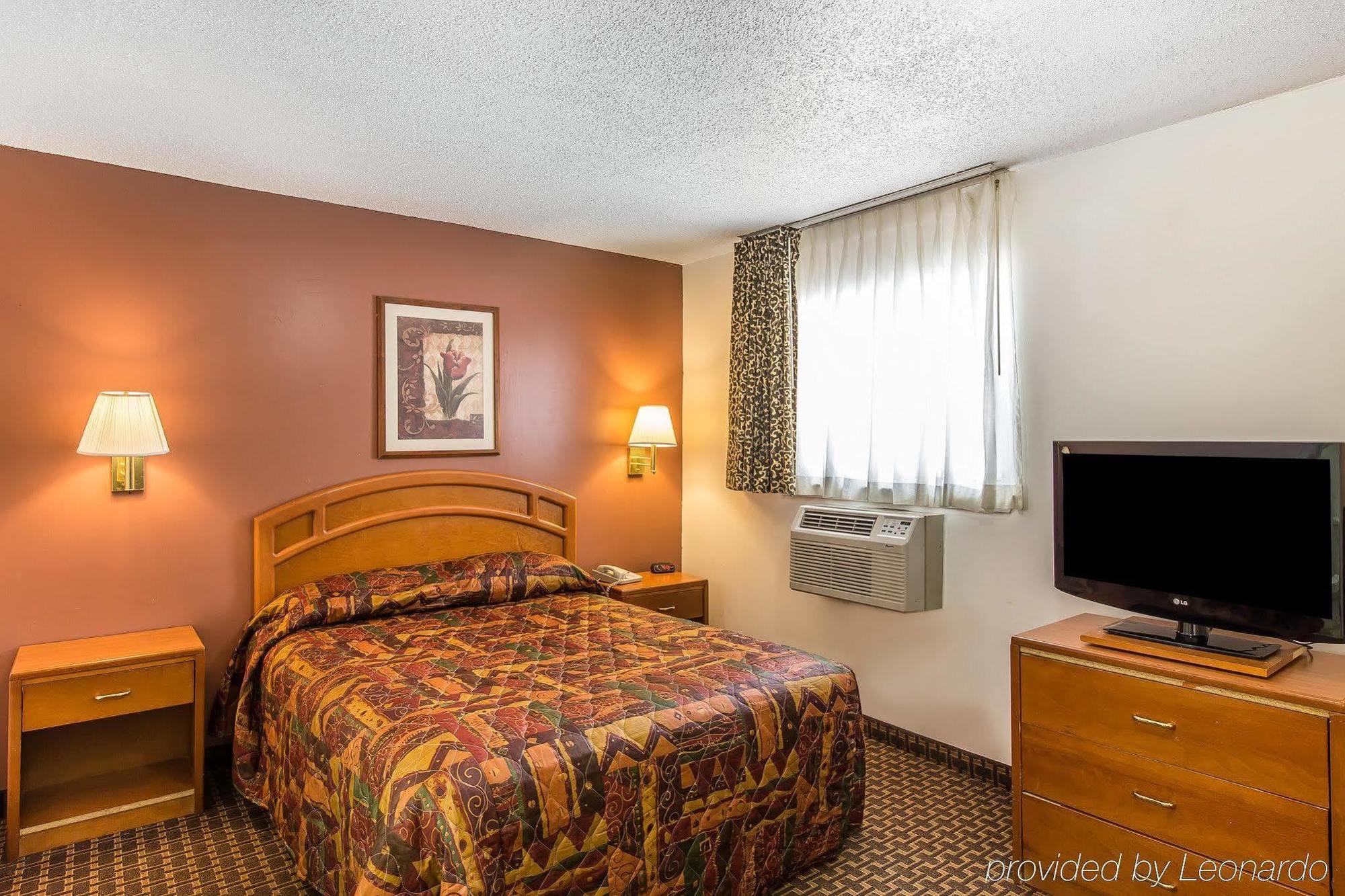 Suburban Studios Abercorn Savannah Luaran gambar